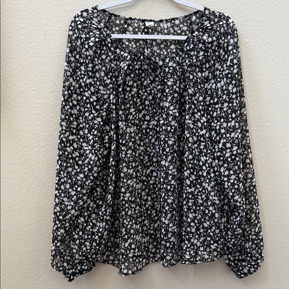 Old Navy Monochrome Floral Blouse